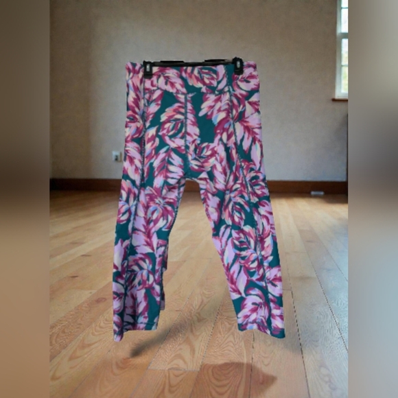 Tek Gear Ultrastretch Pocket High-Waisted Capri Leggings Teal Foliage, XL (EUC) - Picture 6 of 6